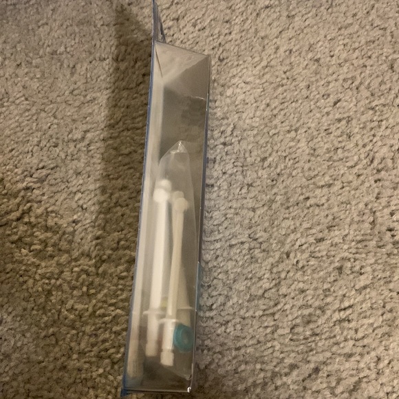Brand new Oral-B precision jet replacement nozzles, 4 counts x 2 packs. - Picture 3 of 14